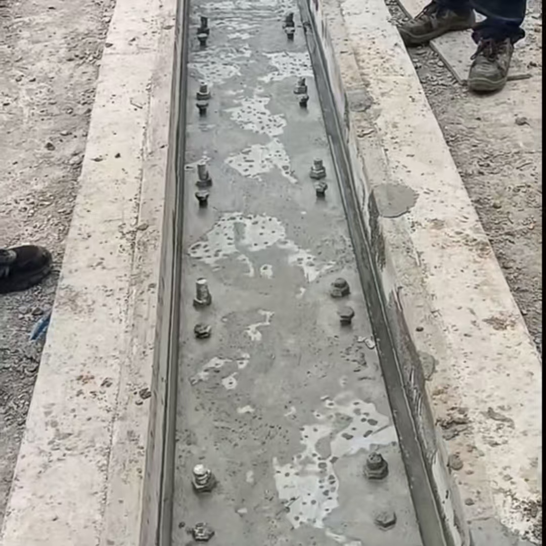 河津港口码头起重机龙门吊重型机械设备稳固用早强快凝轨道胶泥
